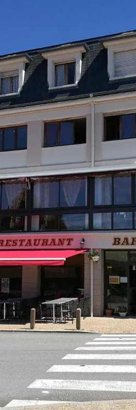 豪特利木赞勒瑞莱斯酒店，位于Eymoutiers的酒店