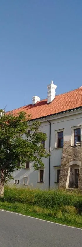 gemuetliche unterkunft bei prag，位于Smečno的酒店