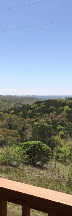 Walnut Canyon Cabins，位于弗雷德里克斯堡的酒店