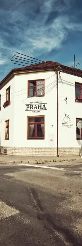 布拉格餐厅旅馆，位于多尼杜纳约维采的酒店