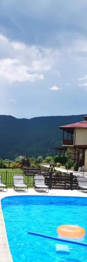 Къщи за гости БАШЕВИ，位于瑟尔尼察的酒店
