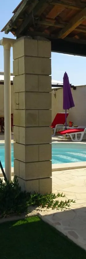 Studio l'Obrador 25 m2 - Cuisine & terrasse - accès piscine，位于Rieux-Minervois的酒店
