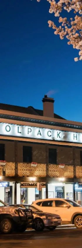 The Woolpack Hotel，位于马奇的酒店