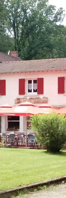 le rond gardien，位于Isle-et-Bardais的酒店