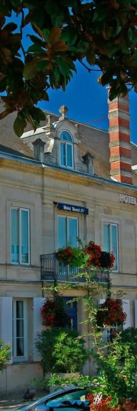 Hotel Henri IV，位于Coutras的酒店