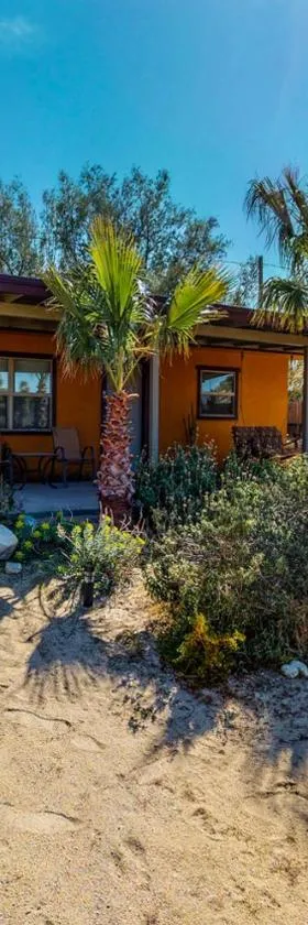 Joshua Tree Bugalow - Downtown，位于约书亚树的酒店