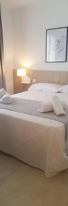 Hotel Victori，位于埃斯卡斯特利的酒店