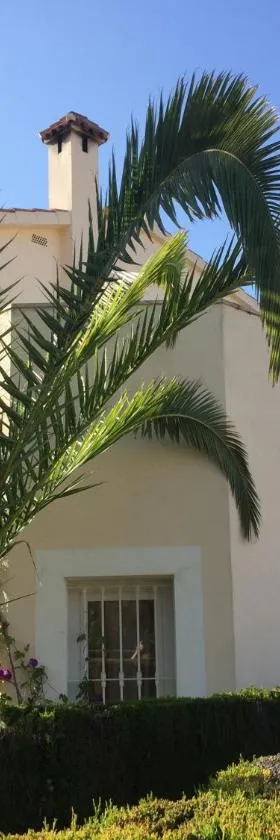 villa (3 bed and 2 bath) in the Oliva Nova Golf&Beach resort，位于奥利瓦的酒店