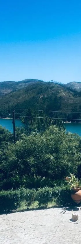 Lakeside Rest，位于费雷拉杜泽济里的酒店