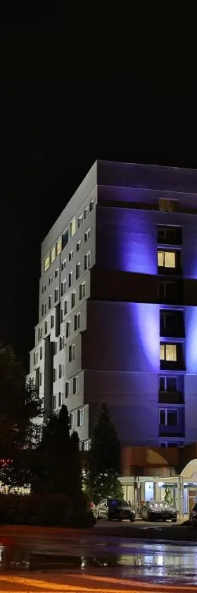Terra Europe Brontes Hotel，位于特尔戈维什特的酒店