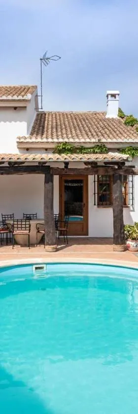 Encantadora casa con piscina privada y chimenea，位于Padul的酒店