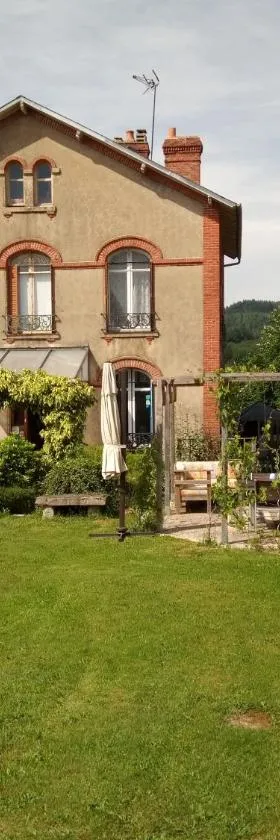杜马尔尚旅馆，位于Peyrat-le-Château的酒店