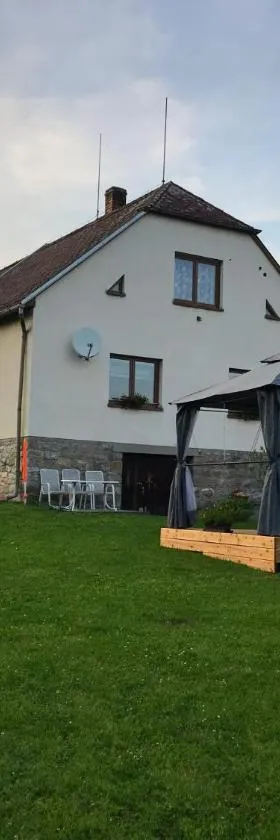 Rozboudovec，位于Křemže的酒店