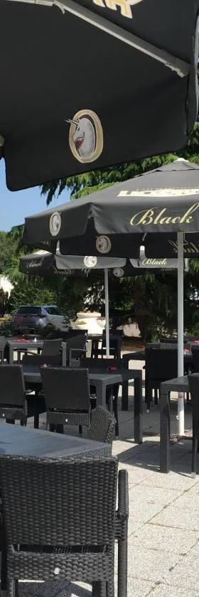Hôtel Restaurant de L'Europort，位于圣阿沃尔德的酒店
