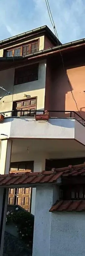 Guest House Ganovi，位于卡洛费尔的酒店