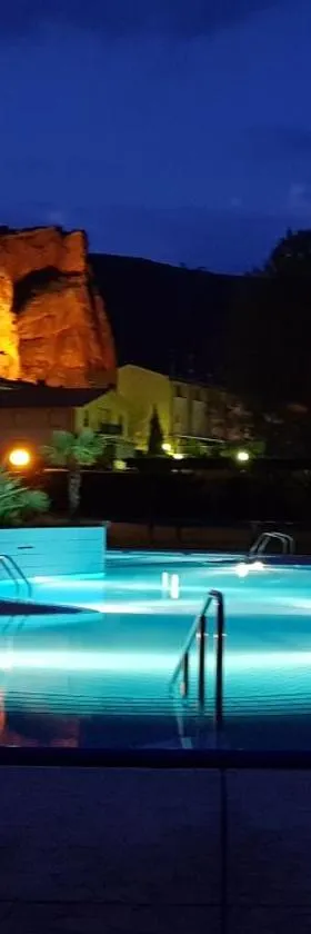 Apartamentos Miradores del Isasa，位于Herce的酒店