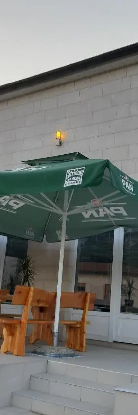 Bedrooms Cerovac，位于Gračac的酒店