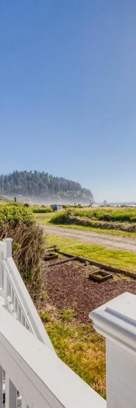 Cape Meares Beach Getaway，位于Cape Meares的酒店