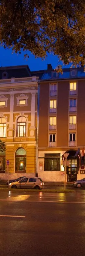 Arany Bárány Hotel，位于佐洛埃格塞格的酒店