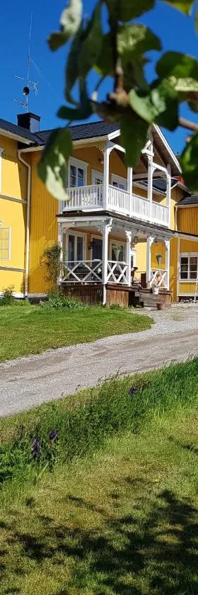Nygården B&B Hälsingegård，位于Harmånger的酒店