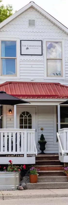 The Farmhouse Inn & Kitchen, 2 blocks from Downtown Whitefish, Montana，位于白鱼镇的酒店