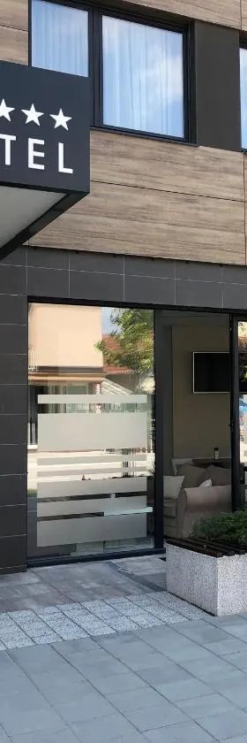 IG Hotel，位于上米拉诺瓦茨的酒店