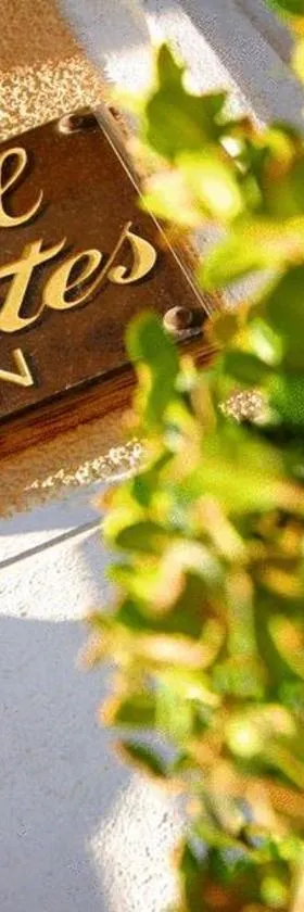 Hôtel Des Poètes avec parking sur réservation，位于贝济耶的酒店