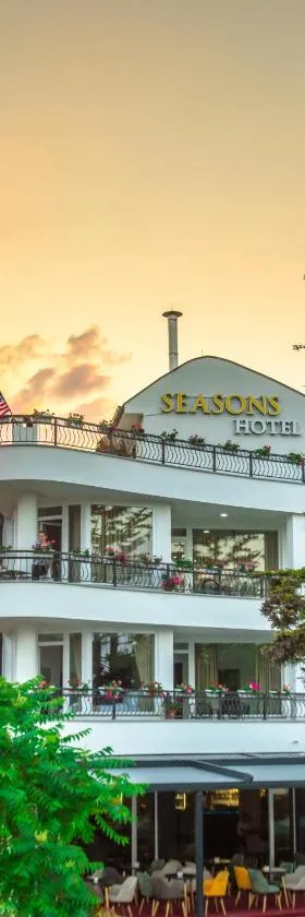 Seasons Hotel，位于斯特鲁加的酒店