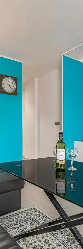 Apartamento nuevo en Alcalá, con aparcamento, con aircondicionador，位于阿尔卡拉的酒店