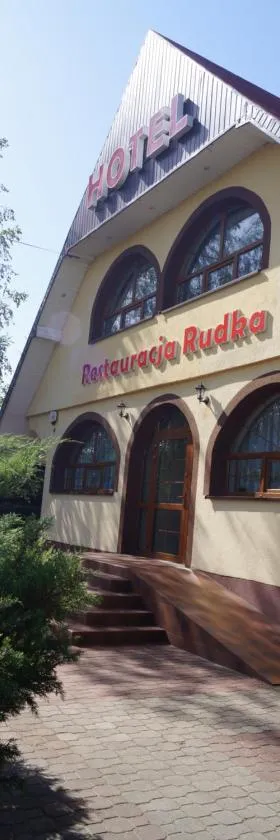 Hotel-Restauracja-Bar Rudka，位于奥斯特罗维茨的酒店