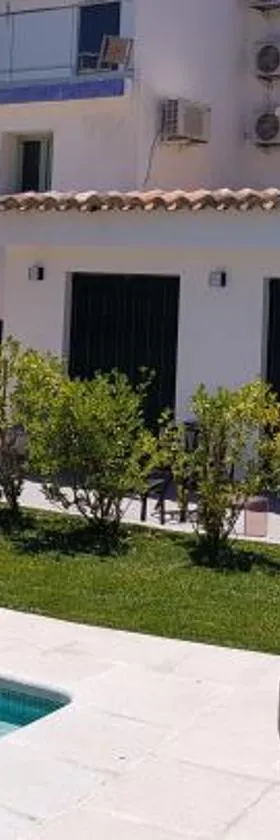 Casa los tejones，位于Pinos del Valle的酒店