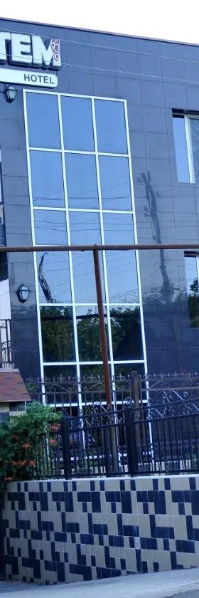 图腾酒店，位于奇姆肯特的酒店