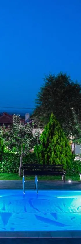 Guest House Raiski Kаt，位于Mezek的酒店