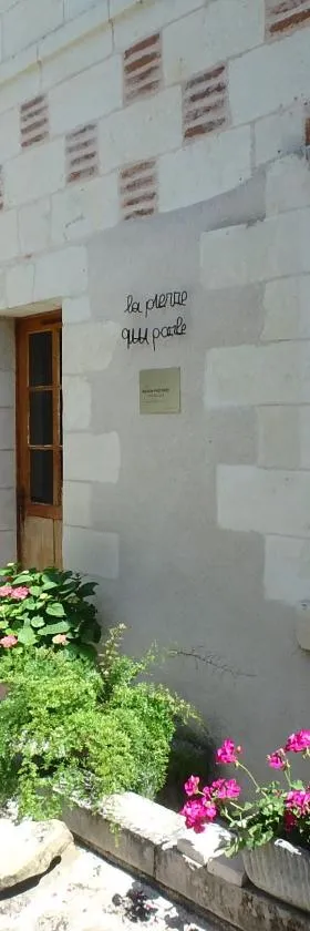 La Pierre qui Parle，位于吕讷的酒店