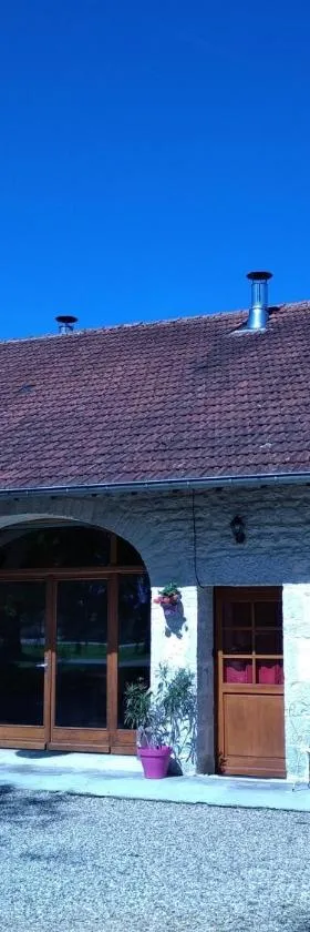 车瓦尔达姆住宿加早餐旅馆，位于Écleux的酒店