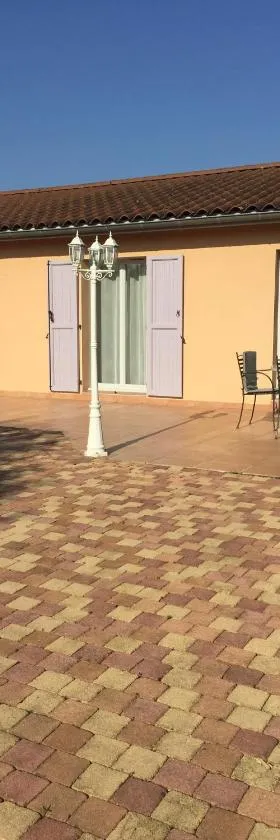 Chambres d'hôtes Chez Coco，位于Saint-Georges-de-Reneins的酒店