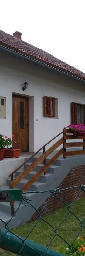 Apartman NINA，位于Ličko Petrovo Selo的酒店