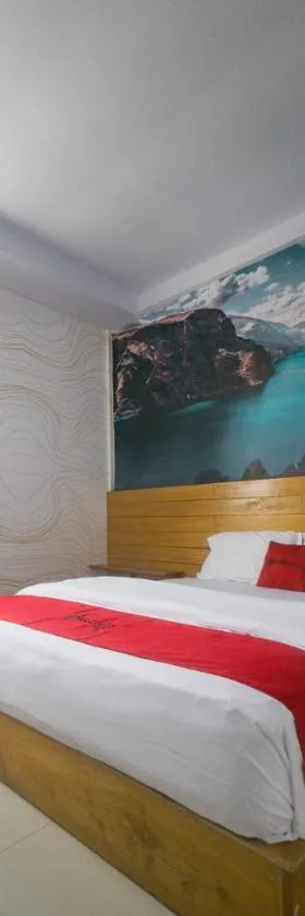 RedDoorz Plus Syariah @ Pentadio Gorontalo，位于哥伦打洛省的酒店
