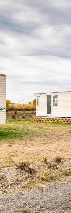 Mobilheimy Camp Dlouhá Míle，位于罗斯米塔尔帕德特雷姆西內姆的酒店