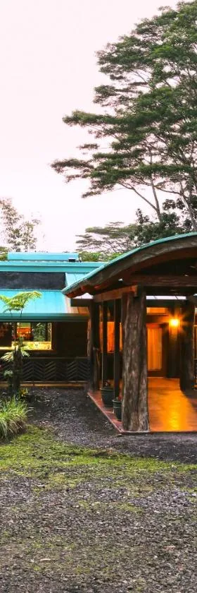 Hawaiian Sanctuary Eco Retreat Center，位于帕霍阿的酒店