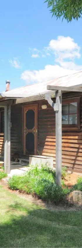 The Settlers Cottage Kangaroo Valley，位于Barrengarry的酒店