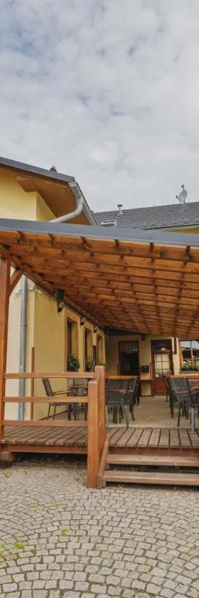 Hotel Taverna，位于亚沃尔尼克的酒店