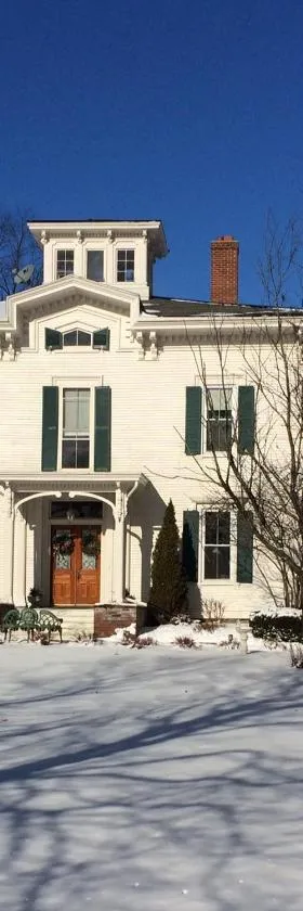 Antique Mansion B & B，位于拉特兰的酒店