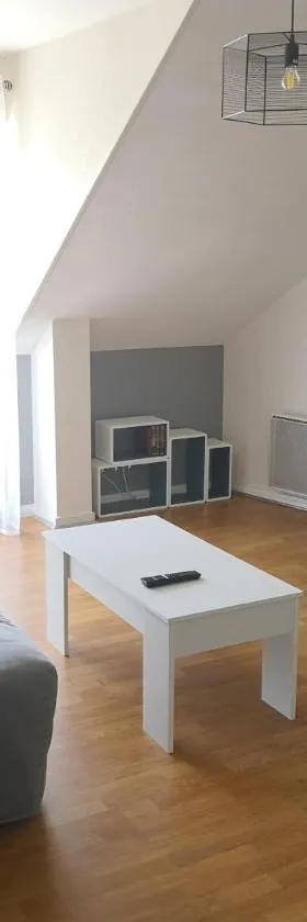 charmant Studio à Ploemeur centre--5min des plages，位于普洛埃默的酒店