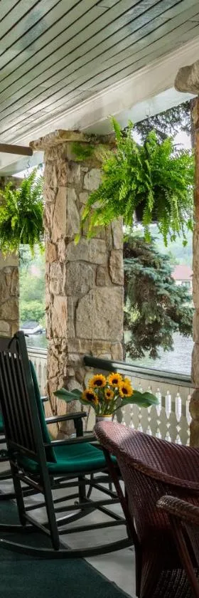 Lake Pointe Inn，位于麦克亨利的酒店