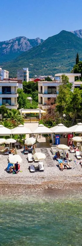 Apartments Kuce Lekovica Beach & snack bar- Bistro，位于巴尔的酒店