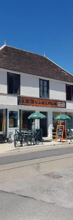 Les 3 Cailloux Bar Restaurant，位于Gurgy的酒店