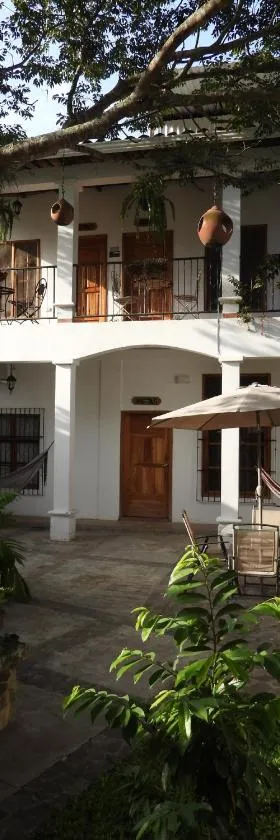 Jardín Café Hotel & Restaurant，位于格拉西亚斯的酒店