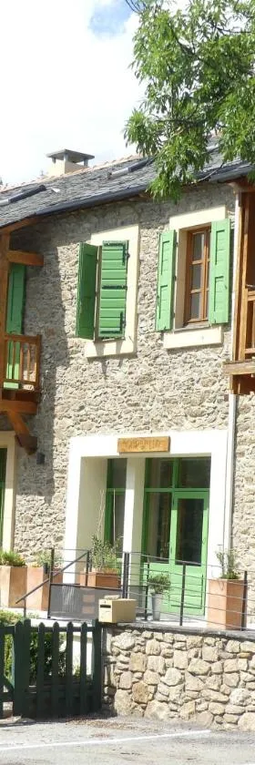 Gîte de Llo - Vue Pyrénées, chambres & PDJ inclus，位于Llo的酒店