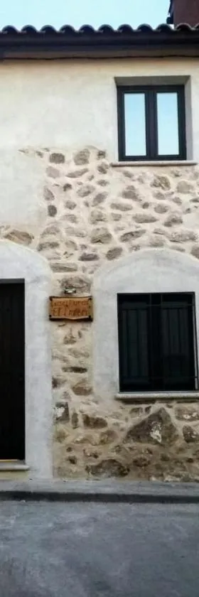 Casa Rural El Enebro 4 estrellas，位于Navamorcuende的酒店